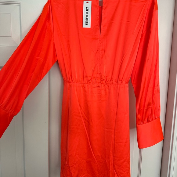 Never worn Steve Madden orange mini! - Picture 3 of 4